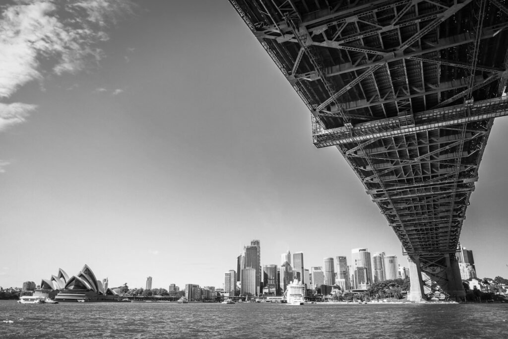 Black and white photograph of the Sydney Harbour Bridge, illustrating counter-offers and how Sydney employers lose tech hires